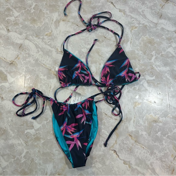 Bikini set - Picture 1 of 6